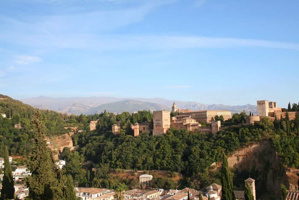 Alhambra y Palacios nazaríes: Entrada sin colas + Tour guiado