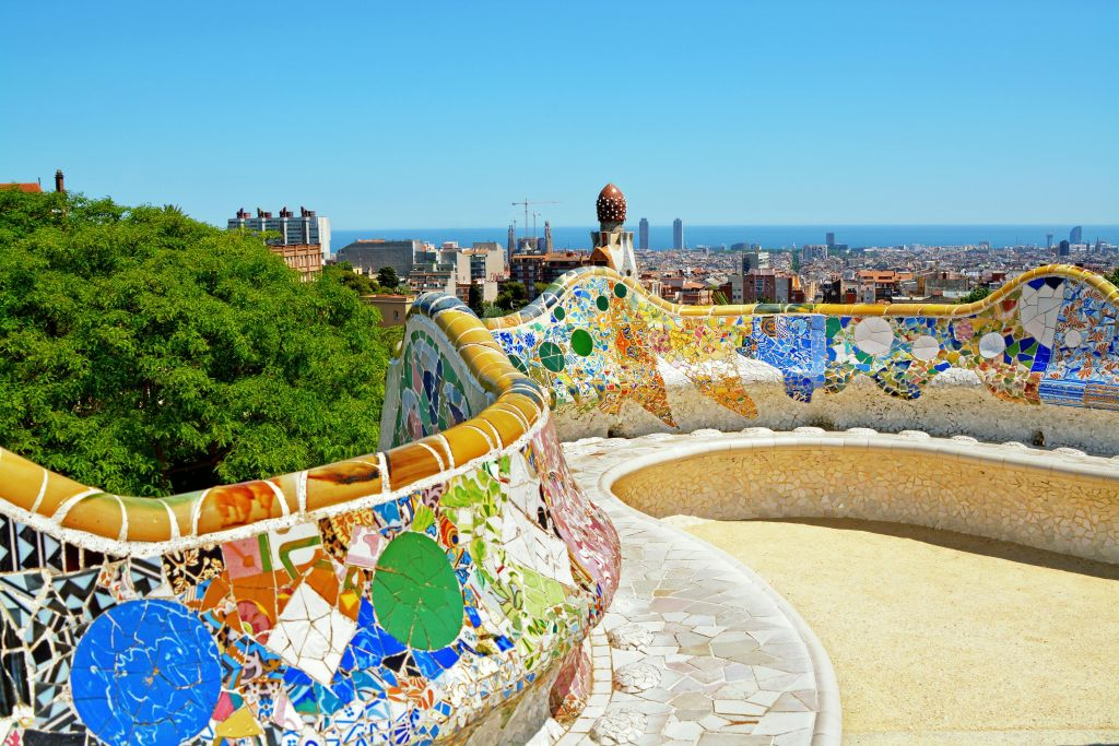 Sagrada Família & Park Güell: Guided Tour with Transport