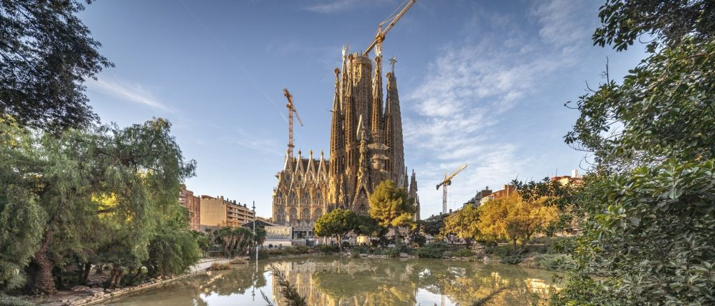 Sagrada Família & Park Güell: Guided Tour with Transport