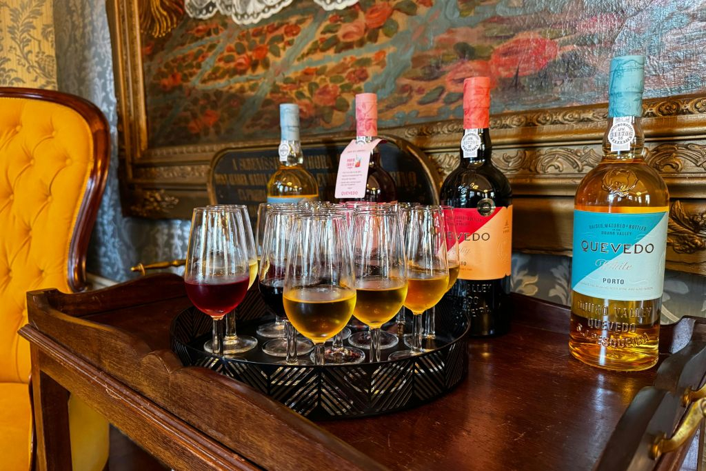 Estação de São Bento: Spettacolo di Fado del Presidencial con vino di Porto
