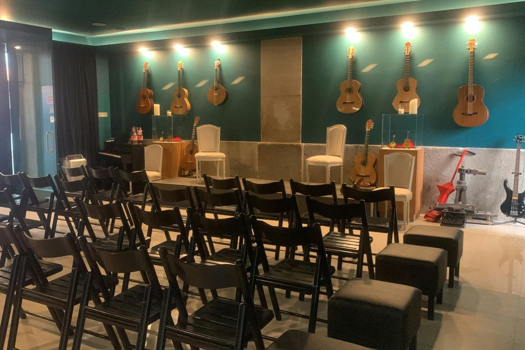 Estação de São Bento: Spettacolo di Fado del Presidencial con vino di Porto