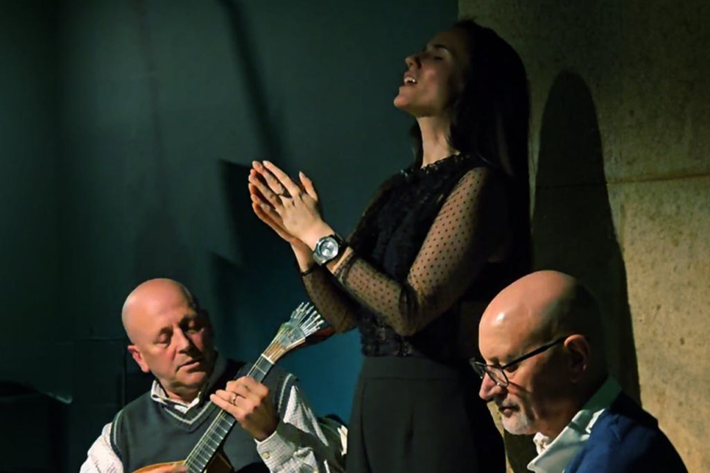 Estação de São Bento: Spettacolo di Fado del Presidencial con vino di Porto
