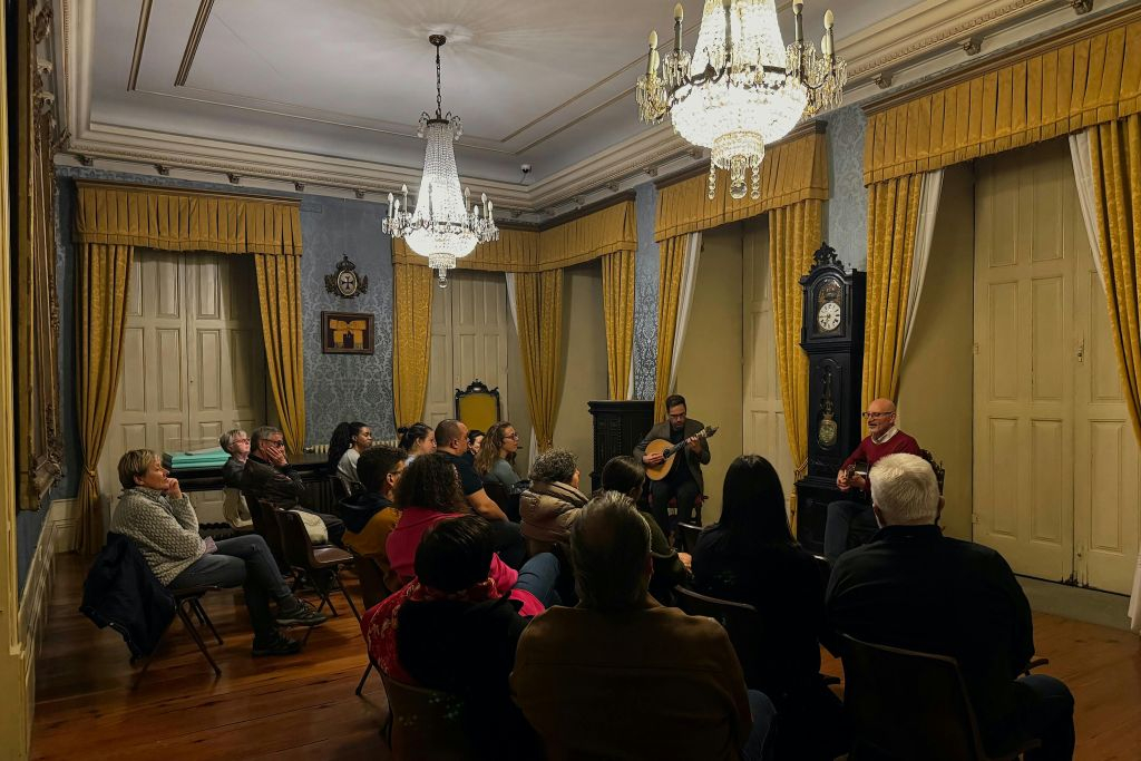 Estação de São Bento: Spettacolo di Fado del Presidencial con vino di Porto