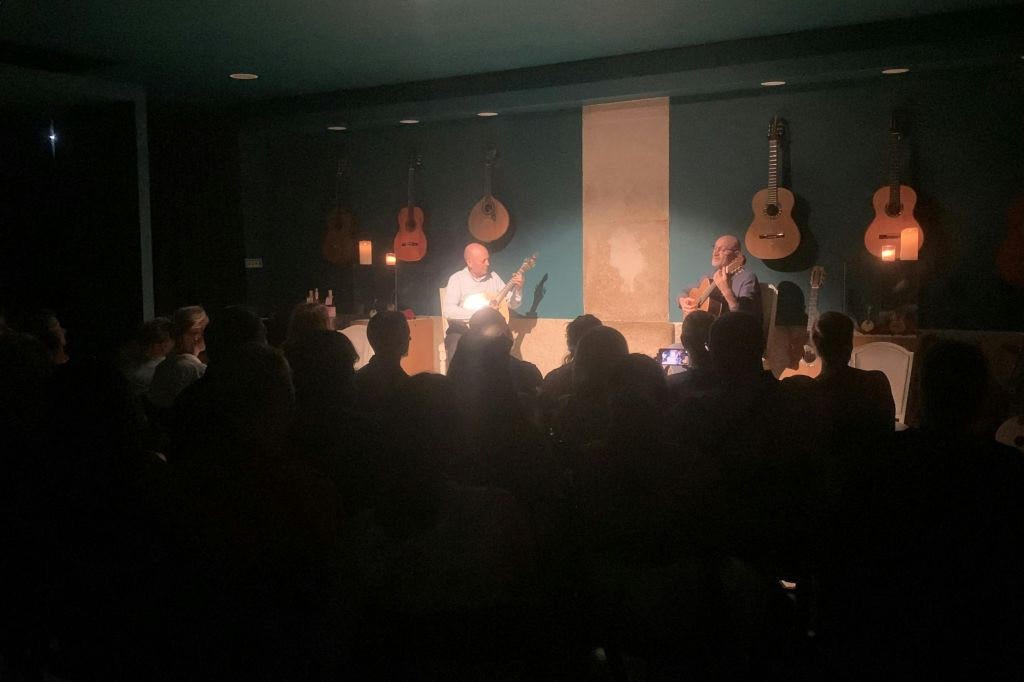 Estação de São Bento: Spettacolo di Fado del Presidencial con vino di Porto
