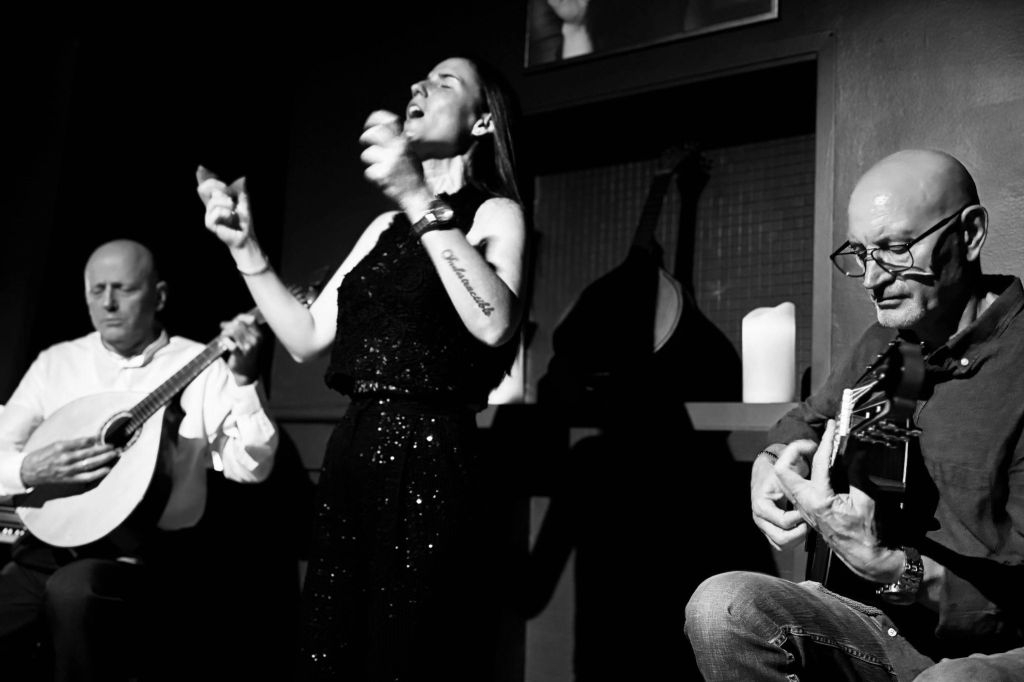 Estação de São Bento: Spettacolo di Fado del Presidencial con vino di Porto