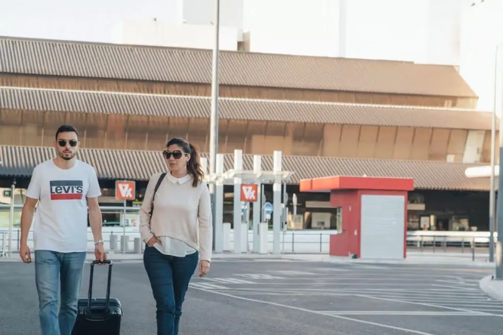 Porto: Private Transfer from Airport to/from Gaia