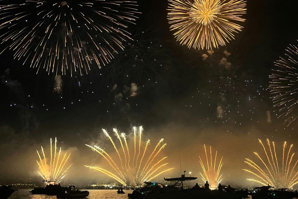 Isole Lérins: tour in barca di 2,5 ore con fuochi d'artificio da Cannes