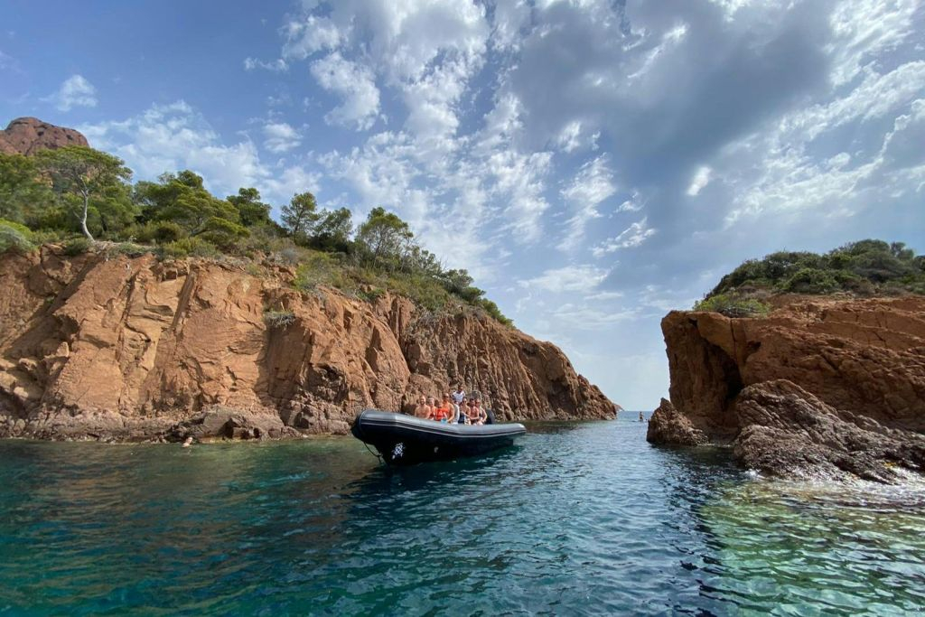 Les Calanques de l'Estérel : 1h30 de bateau au départ de Cannes