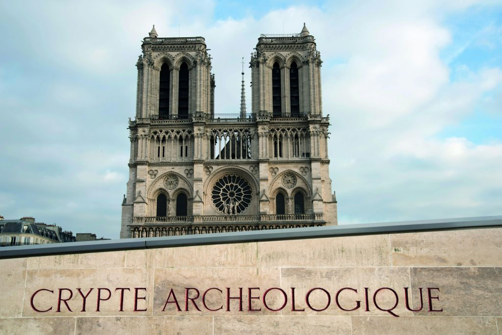 Cripta arqueológica de Notre Dame: Sin colas
