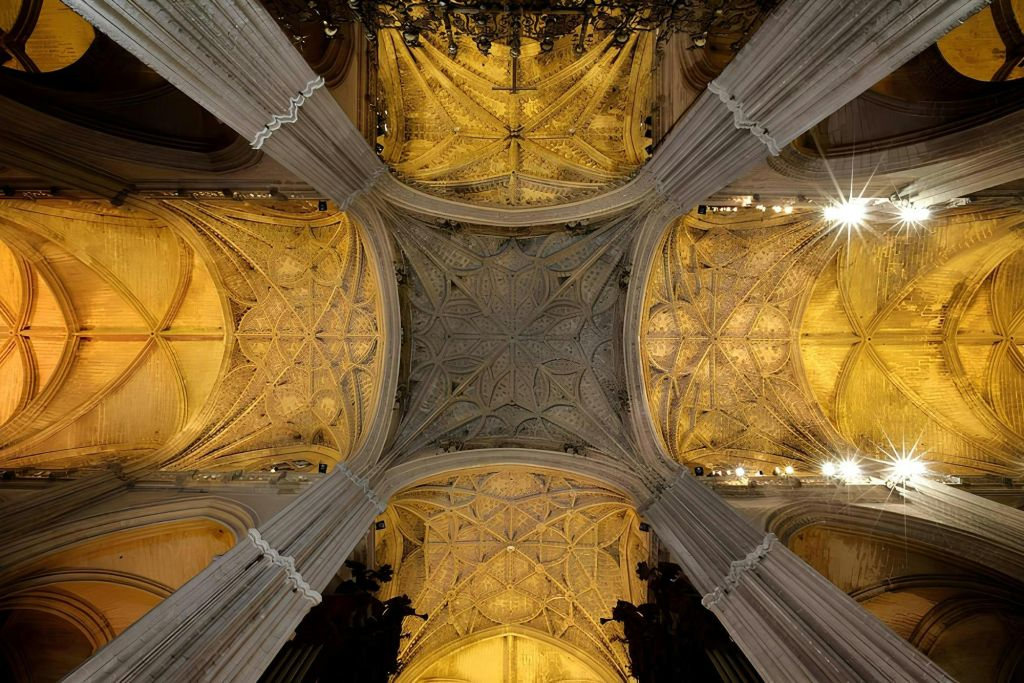 Cathédrale de Séville : Coupe-file + Visite guidée nocturne + Spectacle de lumière