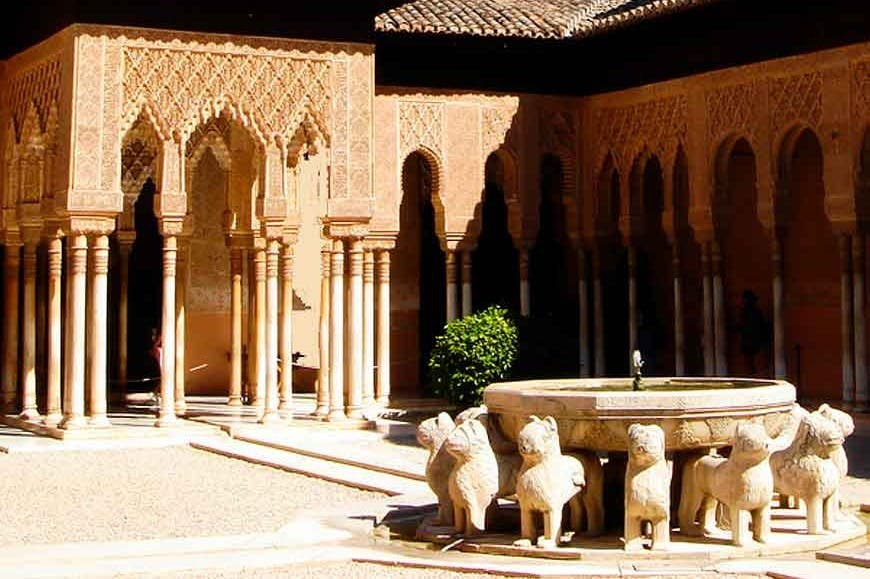 Alhambra: Entrada sin colas + Tour guiado privado