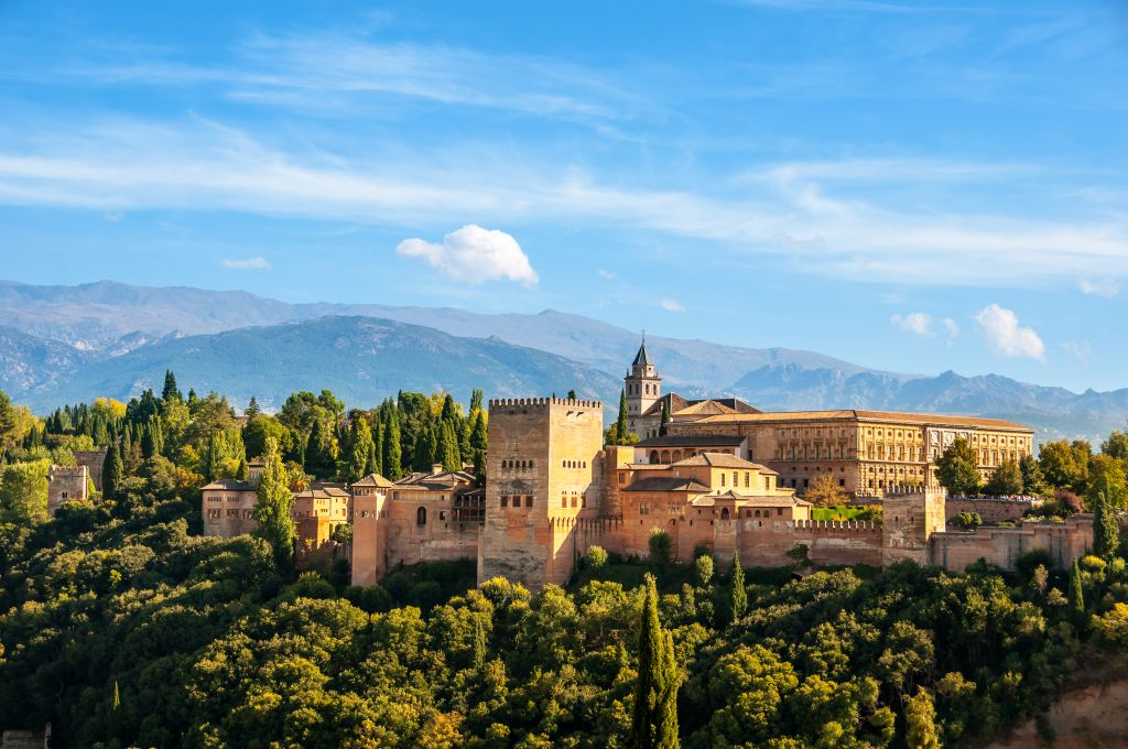 Alhambra y Palacios nazaríes: Entrada sin colas + Tour guiado
