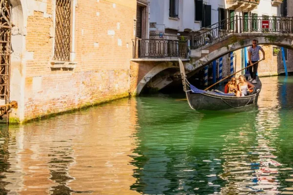 Veneza: Passeio de gôndola partilhada no Grande Canal