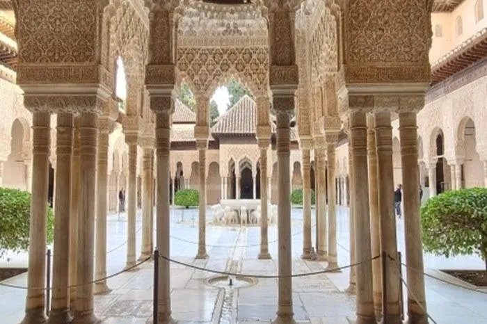 Alhambra y Generalife: Visita guiada exclusiva para tu familia o grupo