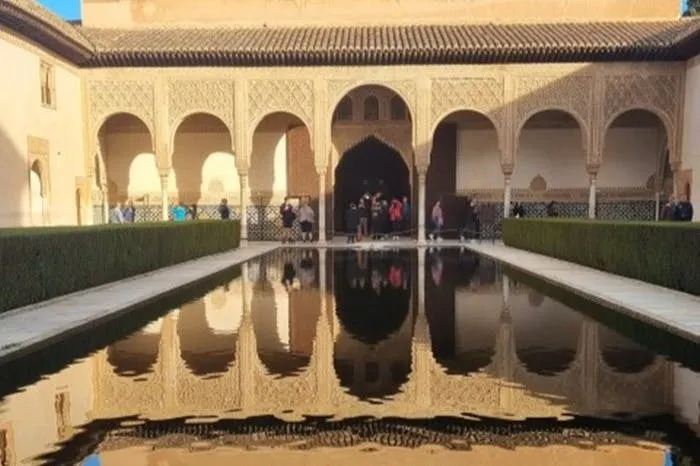Alhambra y Generalife: Visita guiada exclusiva para tu familia o grupo