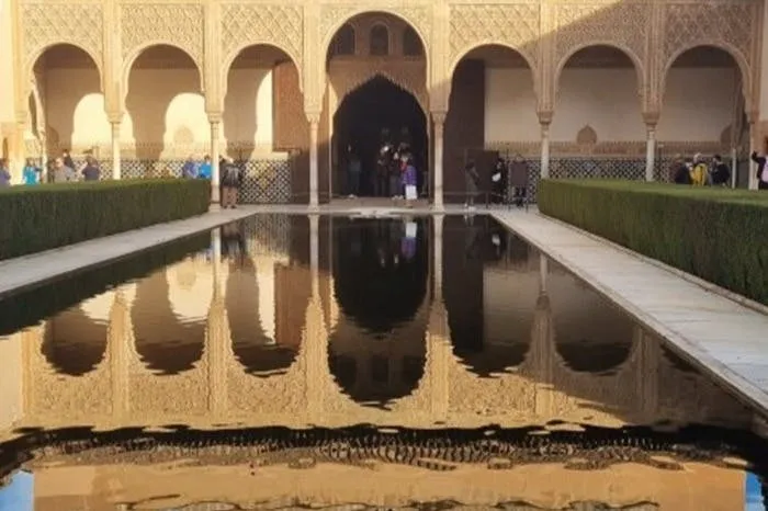 Alhambra y Generalife: Visita guiada exclusiva para tu familia o grupo