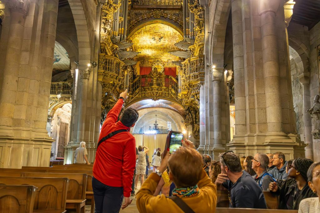 Braga & Guimarães: Small Group Guided Tour + Transfer from Porto