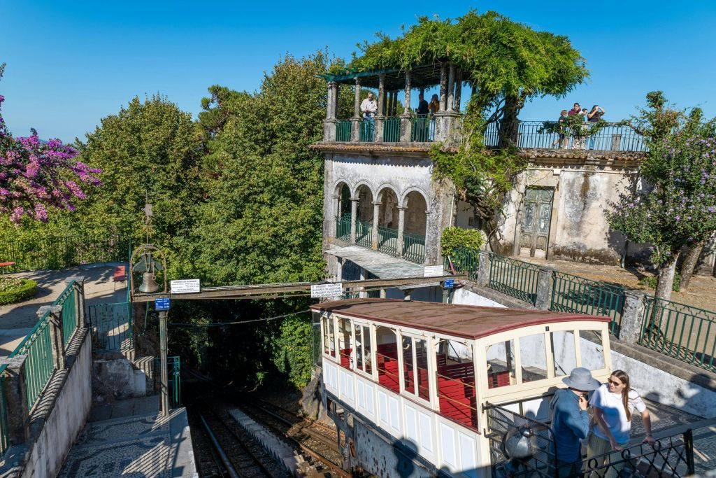 Braga & Guimarães: Small Group Guided Tour + Transfer from Porto