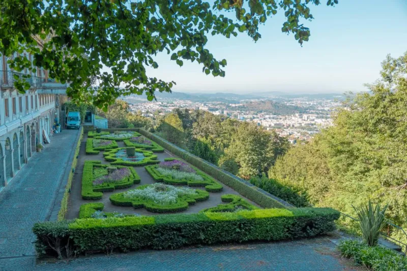 Braga & Guimarães: Small Group Guided Tour + Transfer from Porto