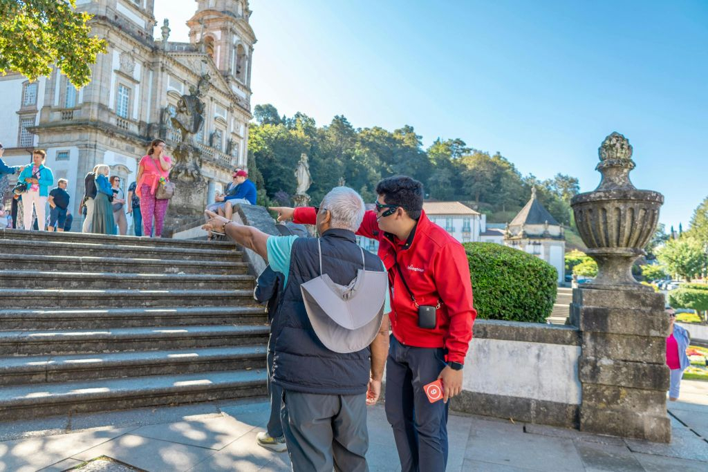 Braga & Guimarães: Small Group Guided Tour + Transfer from Porto