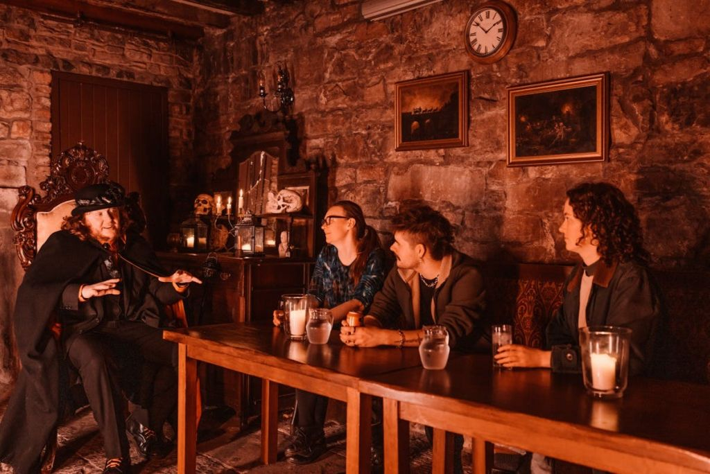 Edinburgh: Evening Ghosts & Ghouls Guided Tour