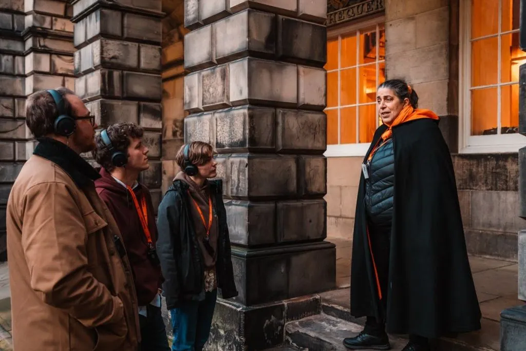 Edinburgh: Evening Ghosts & Ghouls Guided Tour