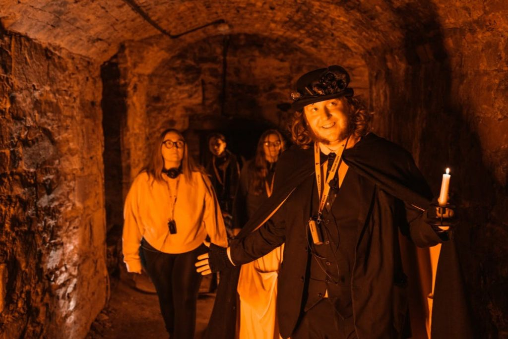 Edinburgh: Evening Ghosts & Ghouls Guided Tour