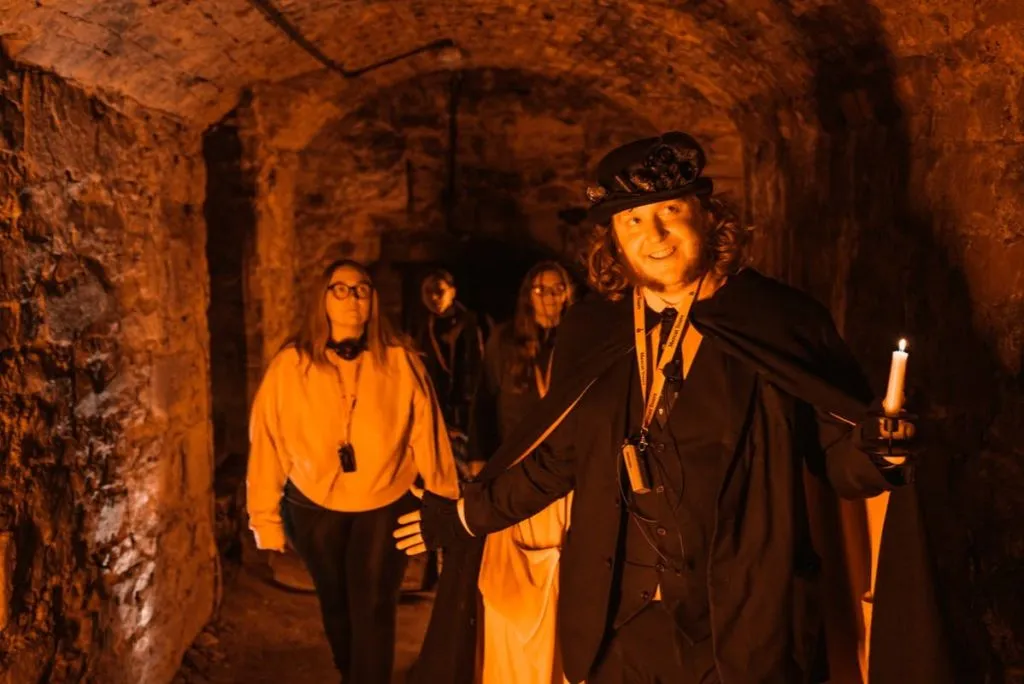 Edinburgh: Evening Ghosts & Ghouls Guided Tour