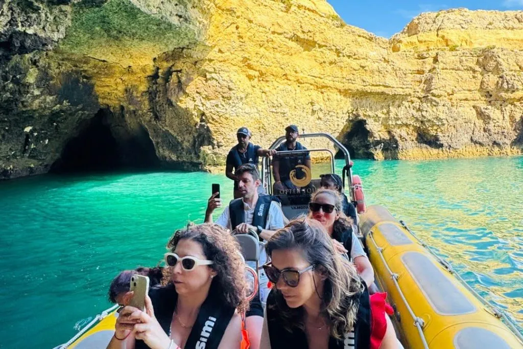 Gruta de Benagil, Praia da Marinha e Observação de Golfinhos