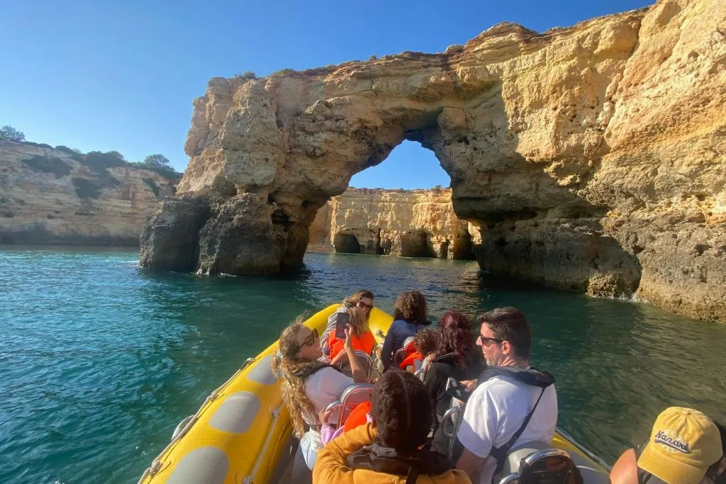 Gruta de Benagil, Praia da Marinha e Observação de Golfinhos