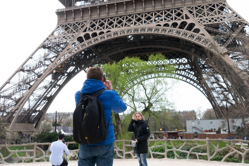 Eiffel Tower: Guided Morning Tour