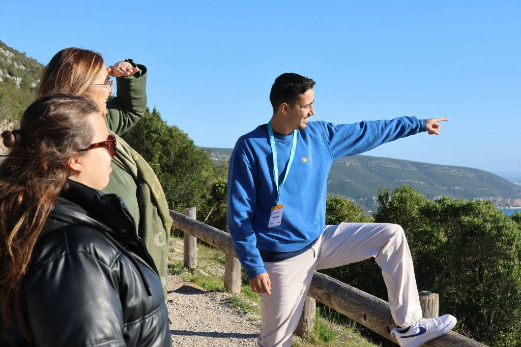 Arrabida Natural Park: Guided Tour + Transfer + Wine Tasting