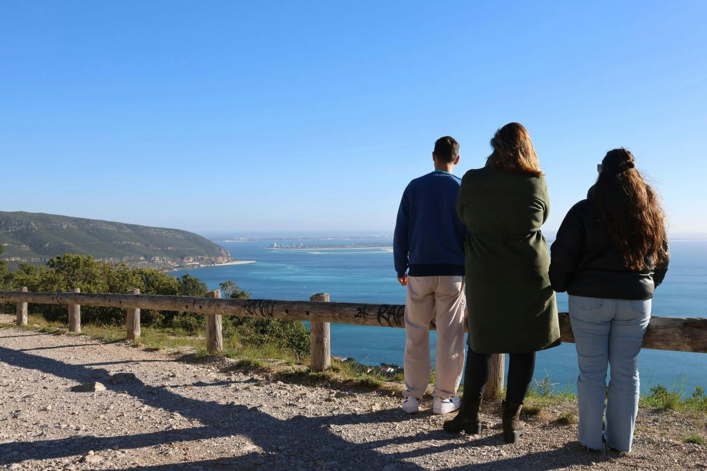 Arrabida Natural Park: Guided Tour + Transfer + Wine Tasting