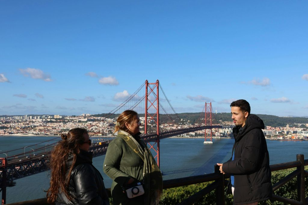 Arrabida Natural Park: Guided Tour + Transfer + Wine Tasting