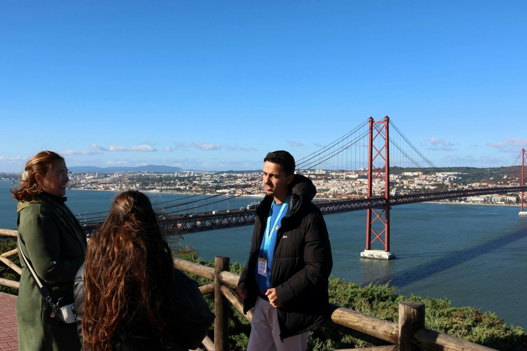 Arrabida Natural Park: Guided Tour + Transfer + Wine Tasting