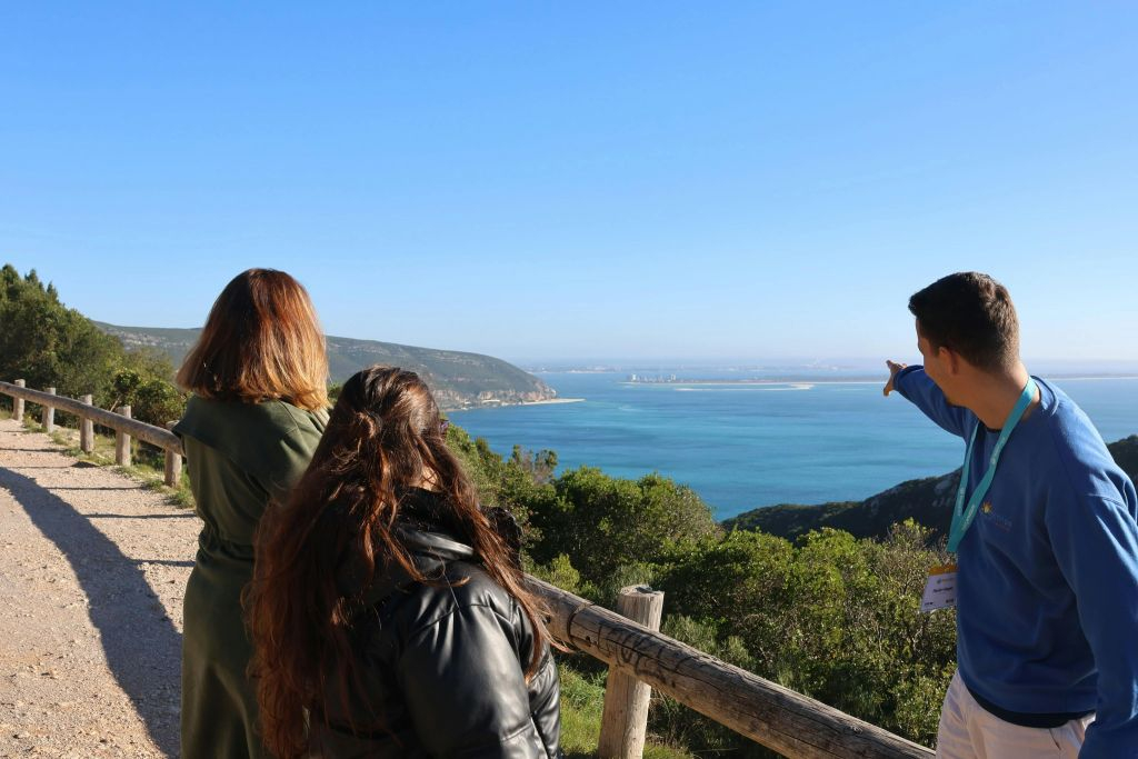 Arrabida Natural Park: Guided Tour + Transfer + Wine Tasting