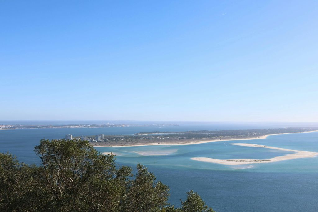 Arrabida Natural Park: Guided Tour + Transfer + Wine Tasting