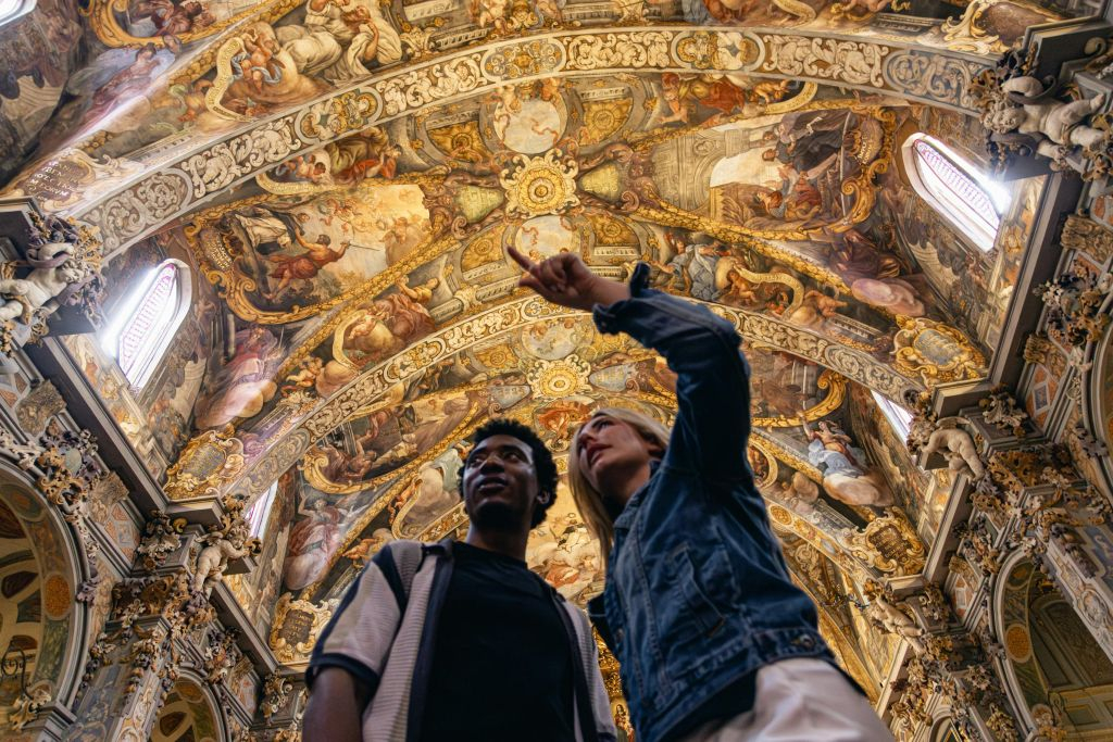 Silk Exchange, Church of San Nicolás & Cathedral: Guided Walking Tour
