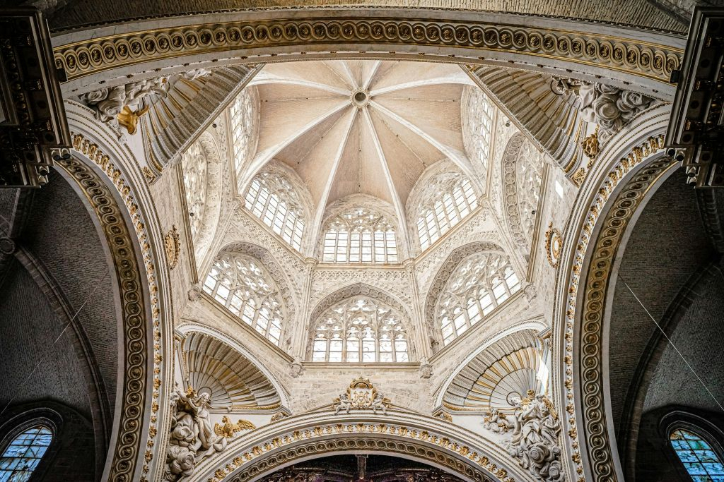 Silk Exchange, Church of San Nicolás & Cathedral: Guided Walking Tour