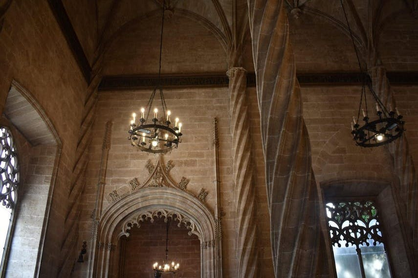 Silk Exchange, Church of San Nicolás & Cathedral: Guided Walking Tour