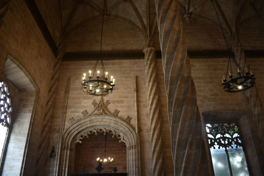 Silk Exchange, Church of San Nicolás & Cathedral: Guided Walking Tour
