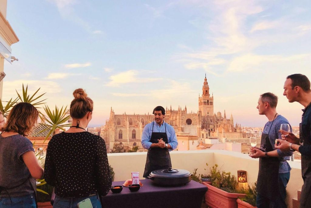 Séville : cours de cuisine sur la paella et visite panoramique des toits