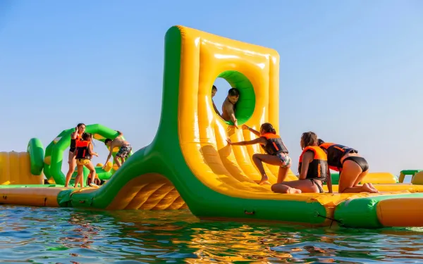 Parque Acuático Hinchable en el Mar - Salou