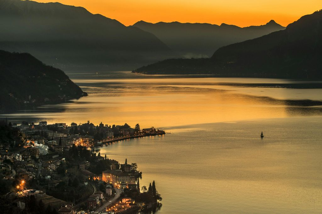 Varenna, Bellagio e Como: Tour guidato in giornata da Milano