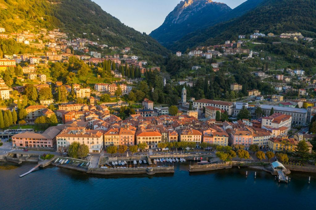 Varenna, Bellagio e Como: Tour guidato in giornata da Milano