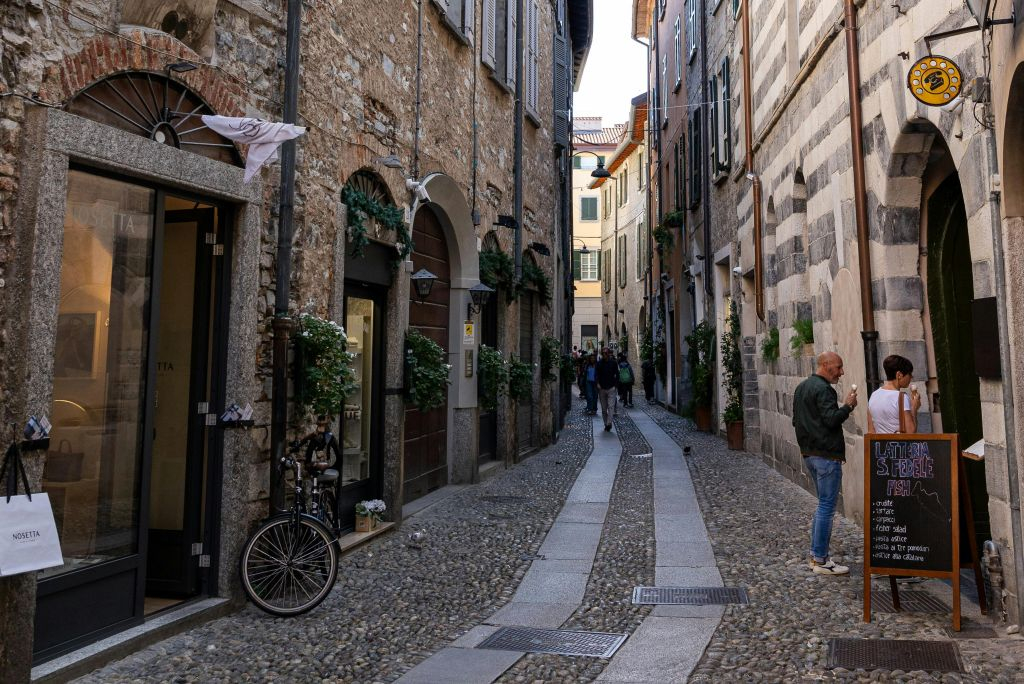 Varenna, Bellagio e Como: Tour guidato in giornata da Milano