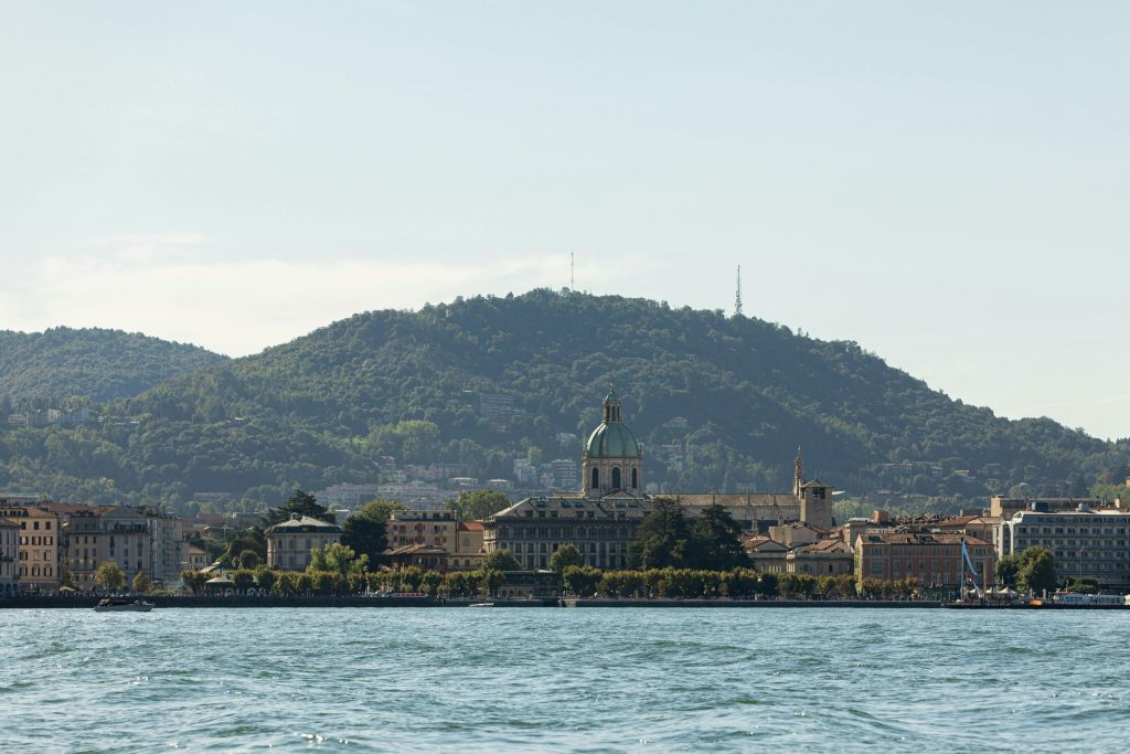 Varenna, Bellagio & Como: Guided Day Tour from Milan