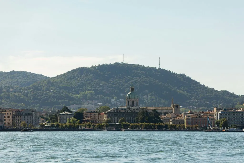 Varenna, Bellagio e Como: Tour guidato in giornata da Milano