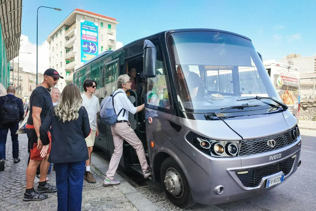 Vesuvio: Biglietto salta-coda + Viaggio di andata e ritorno da Napoli