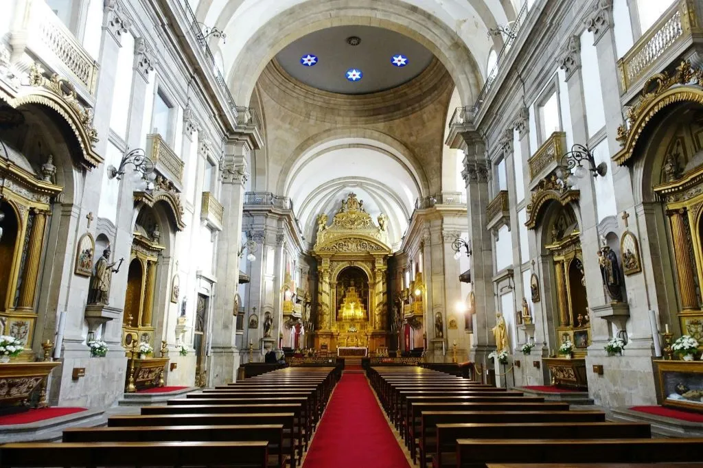Trindade Porto: Guided Tour + Fado Show + Port Wine